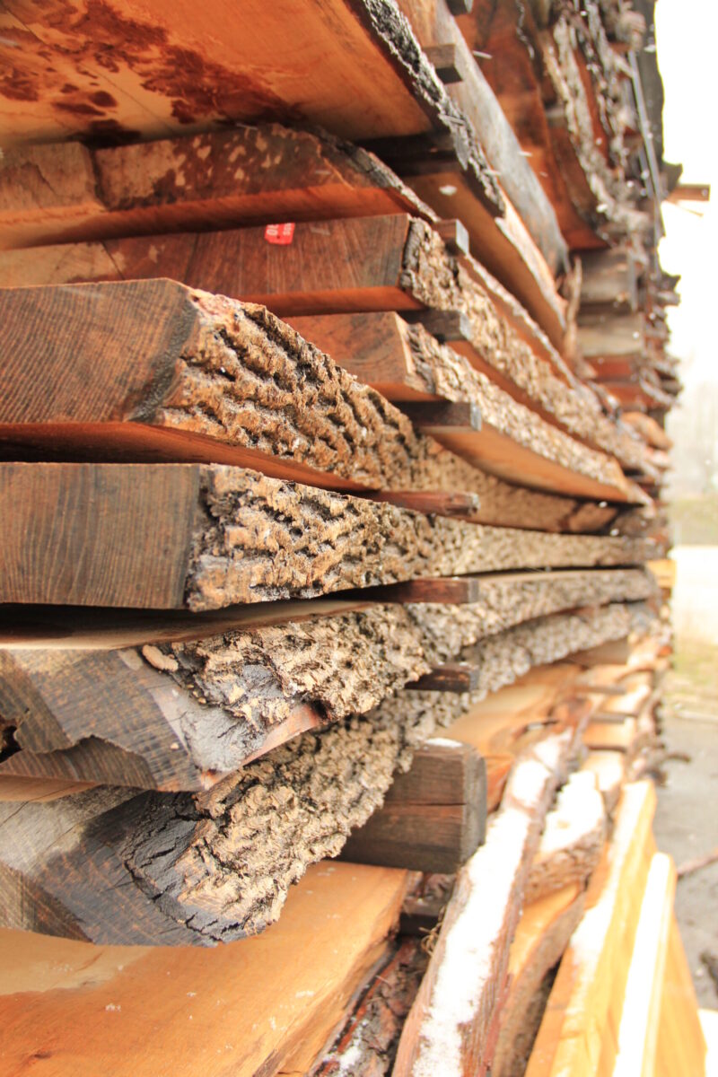 Bogengut — Holzbeige: der Rohstoff aus Krummholz