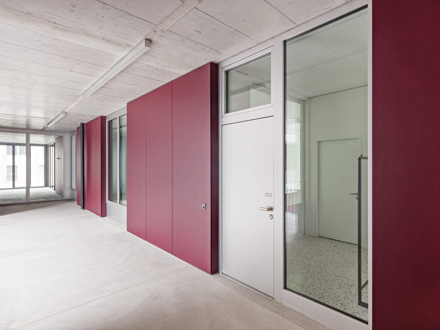 MINMAX Opfikon — Aussentür Holz-Metall