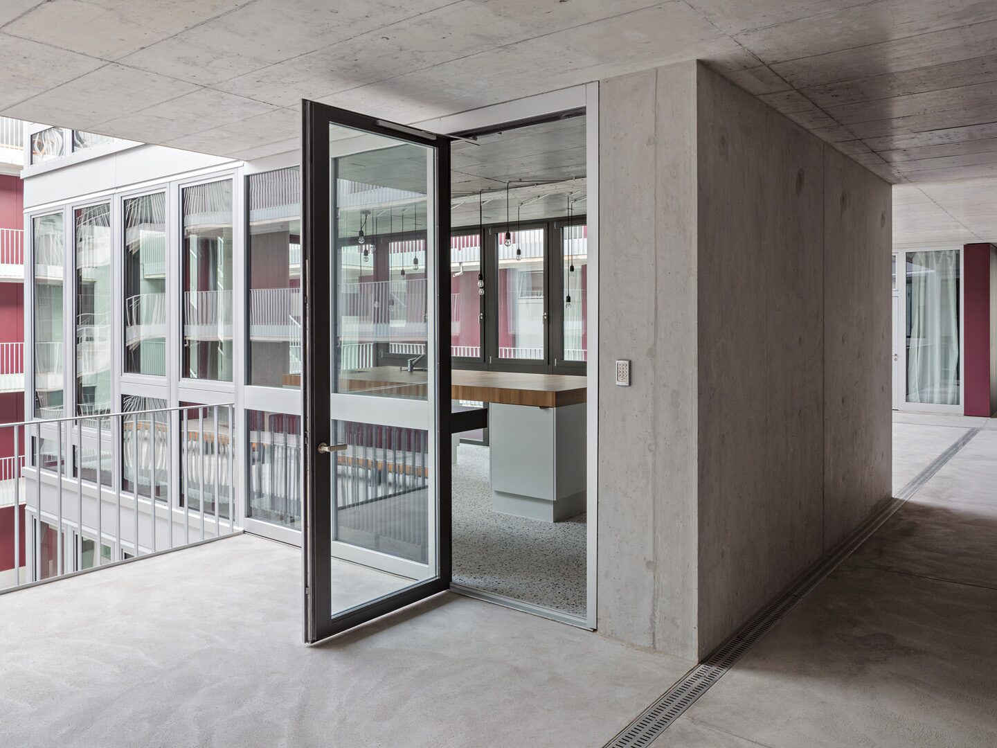 MINMAX — Gebäude Aussenansicht