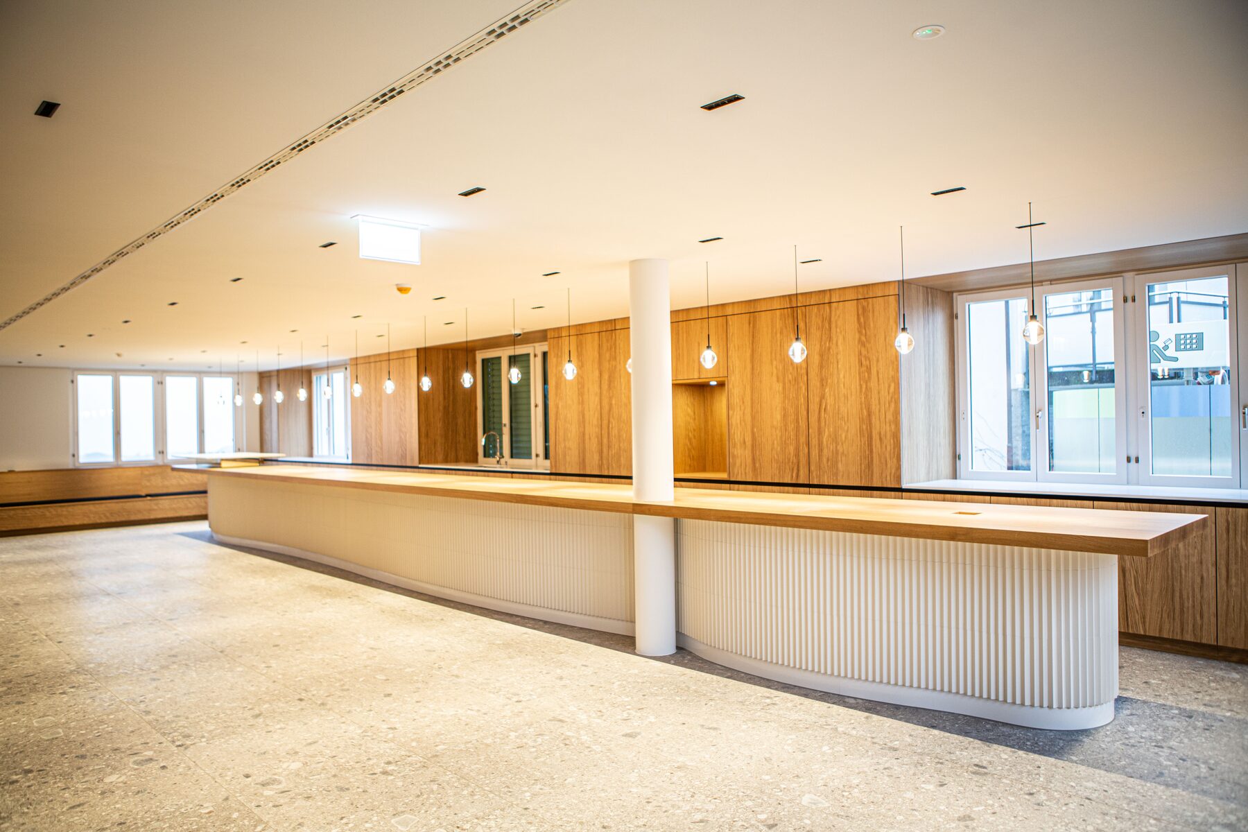 Raiffeisenbank Engelburg — Beratungszentrum mit 13 m langer Theke