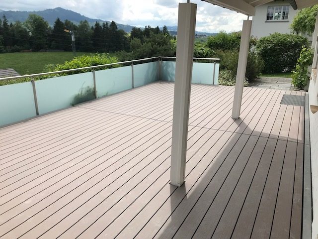 Megawood-Terrasse